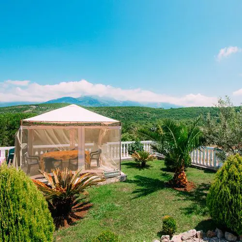 Elegant 2-Bedroom Unit in ZED East