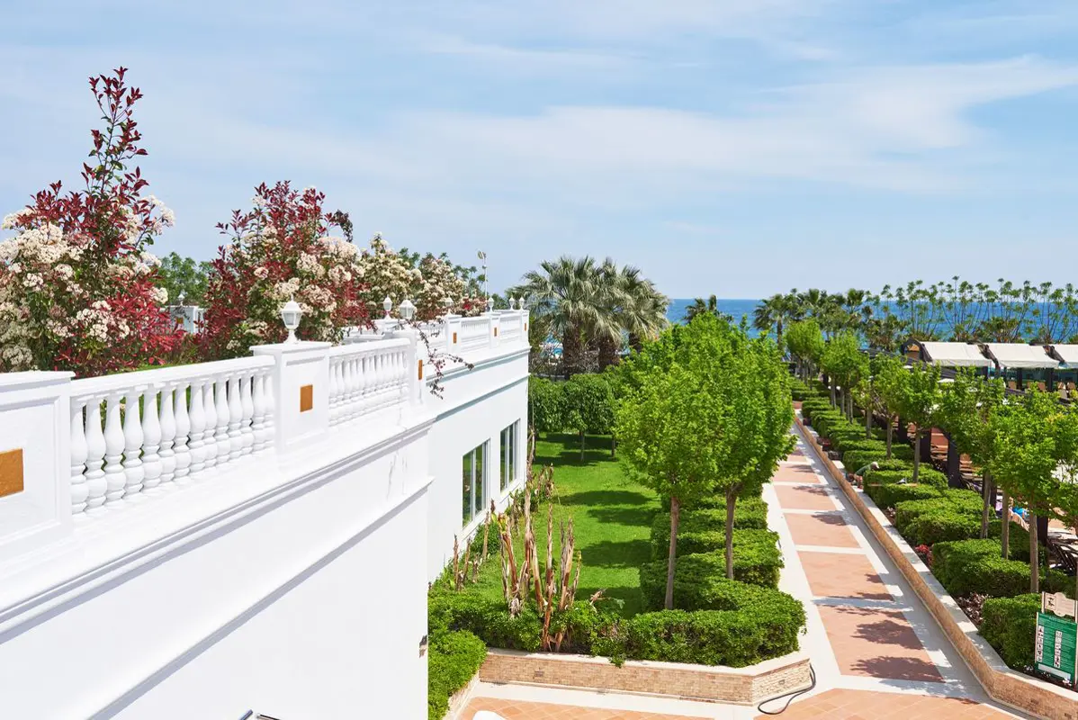 Modern 2br Apartment in The Crown - Palm Hills, view 1